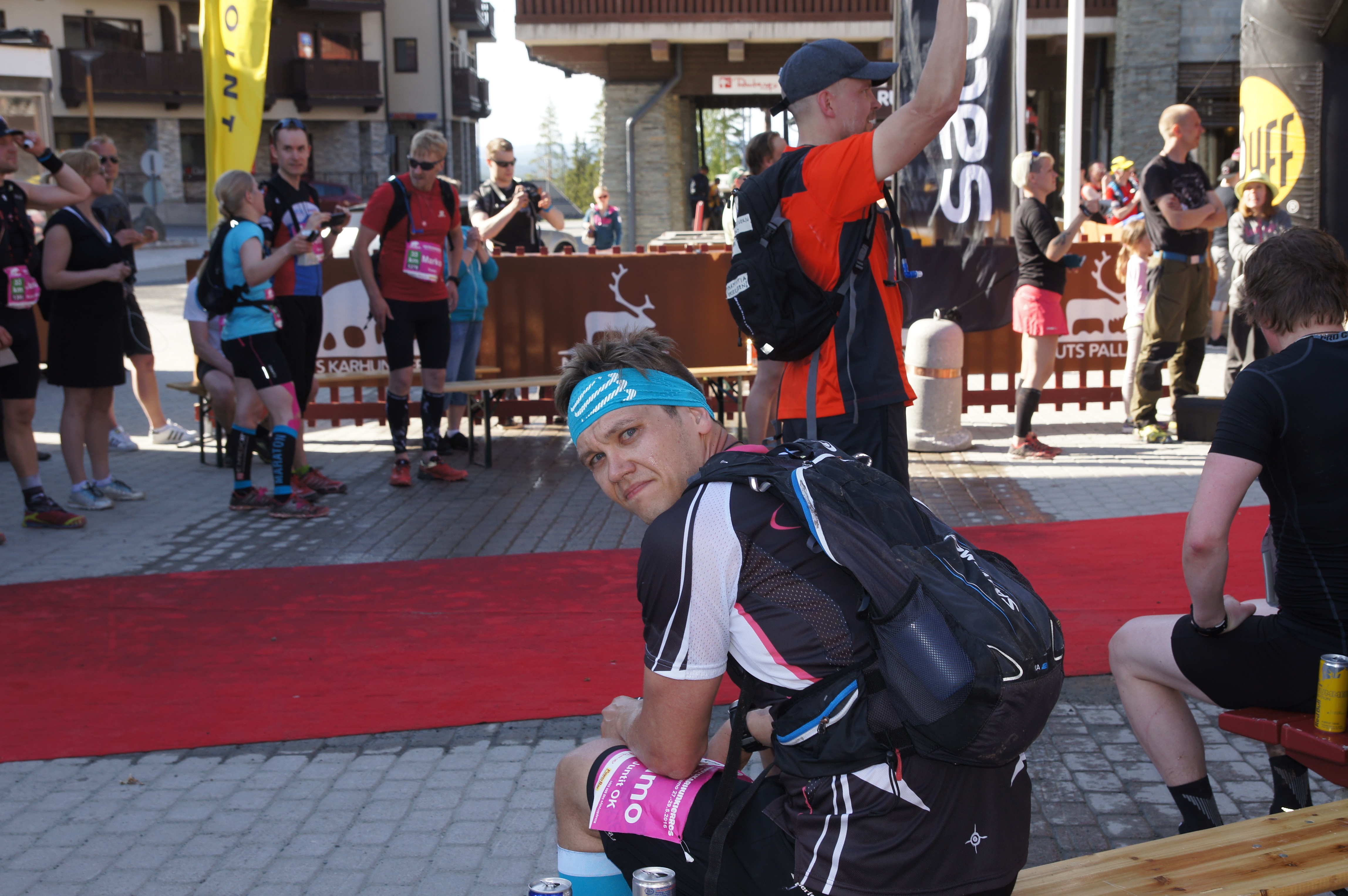 Maalissa juoksijapoikaa naurattaa..