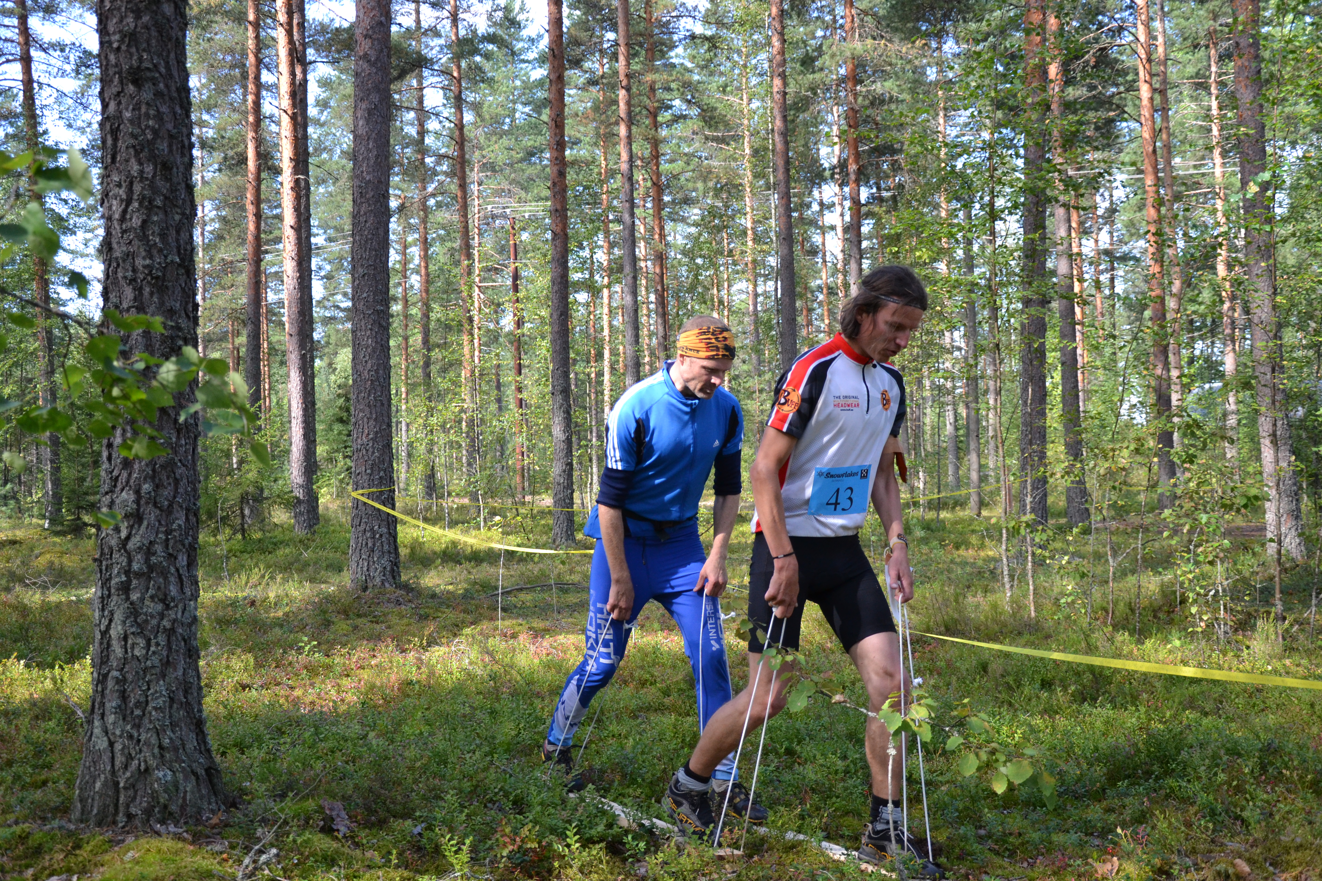 Pro-sarjan kilpailijoita hiihtopuuhissa. Kuva: Markus Siivola / Rajavillit