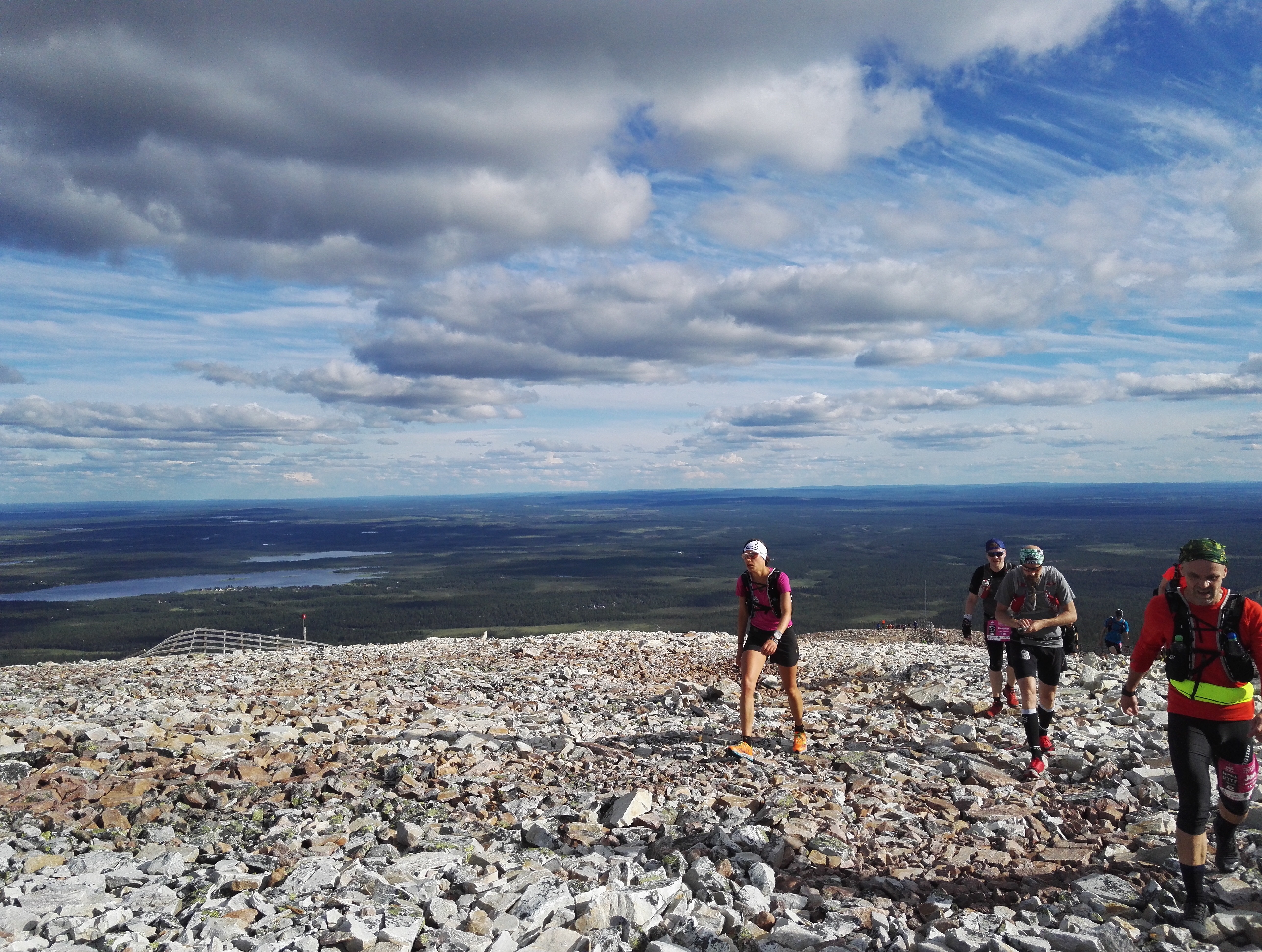 Ylläksen huippu ja 400 nousumetriä