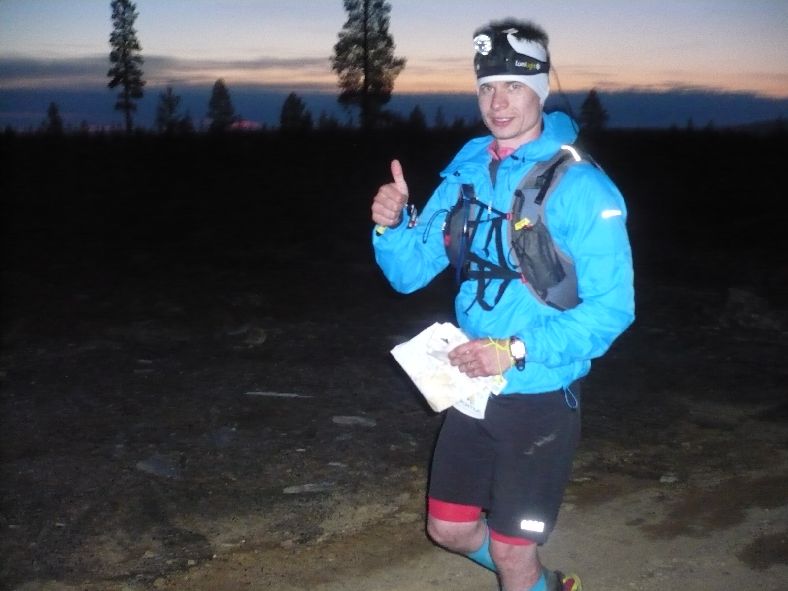 Elkki terävänä aamun sarastaessa