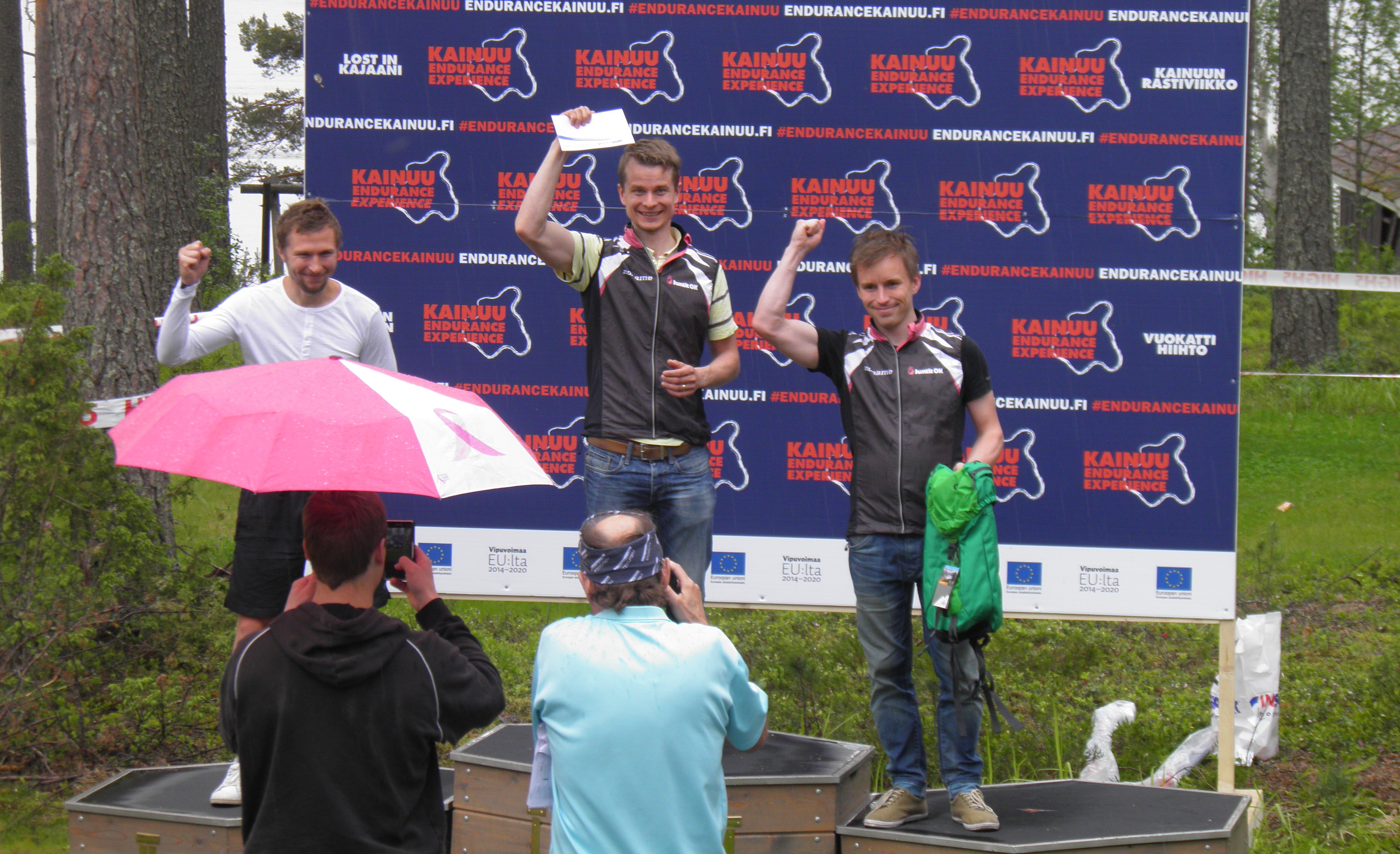 Juntit Podiumilla. Kuva: Rina Korhonen